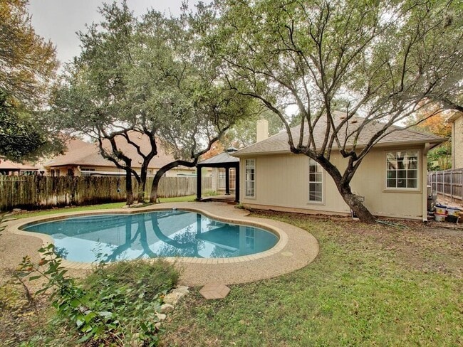 Building Photo - 1208 Woodhollow Cove