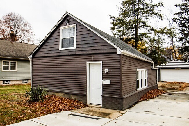 Building Photo - 17645 Lakeport Ave