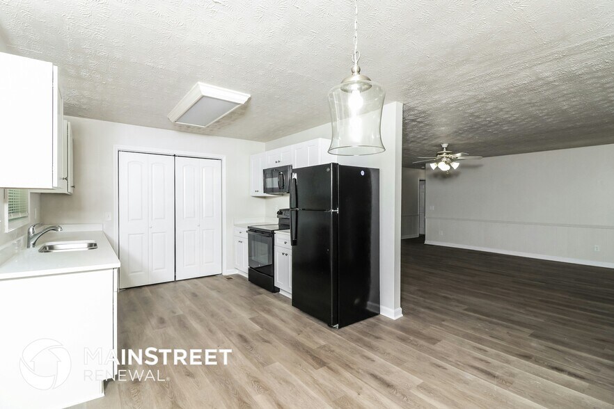Building Photo - 3521 Stone Ridge Dr