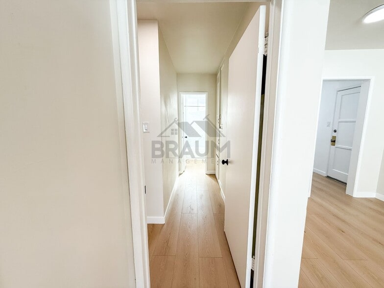 Building Photo - 7333 Woodman Ave