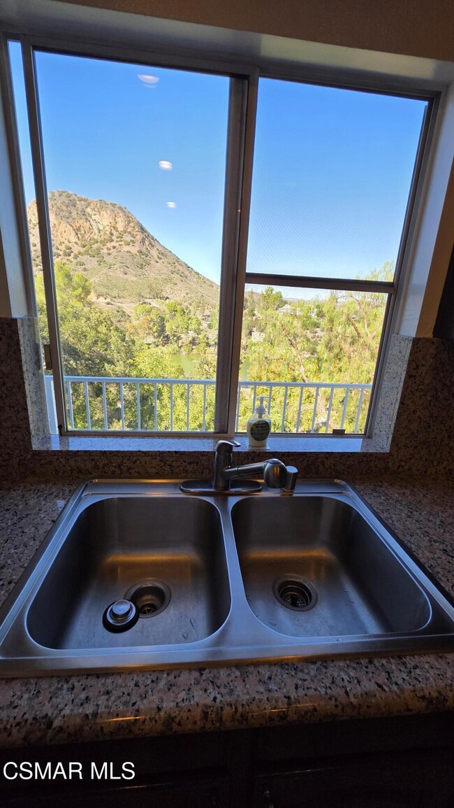 Building Photo - 1988 Lookout Dr