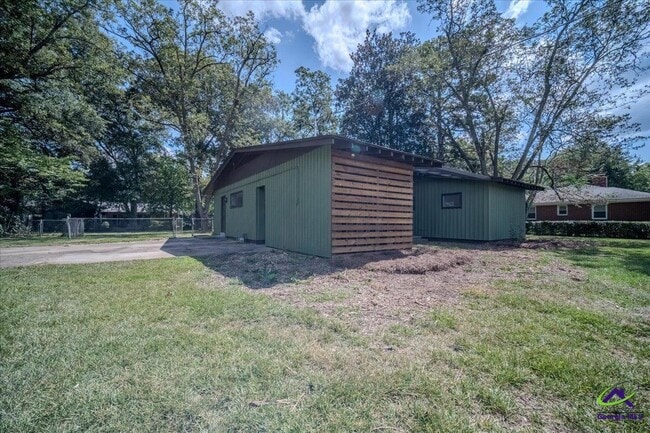 Building Photo - 410 Hardeman Ave