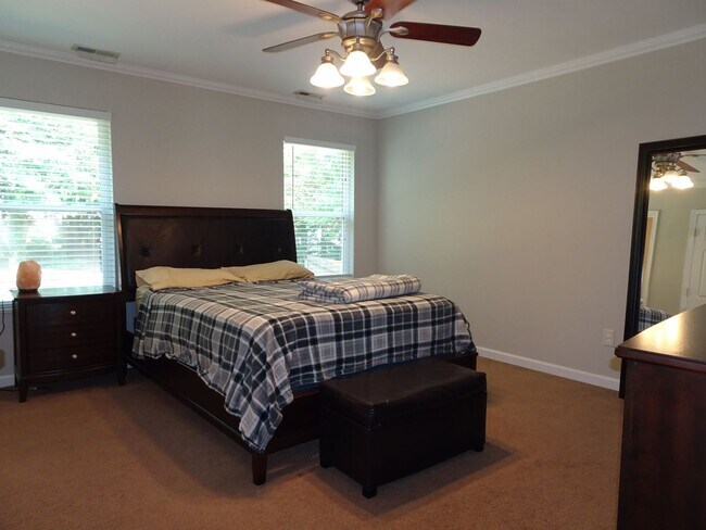 Building Photo - 3 Bedroom 2.5 Bath Single Family Home for Rent in Penniman East