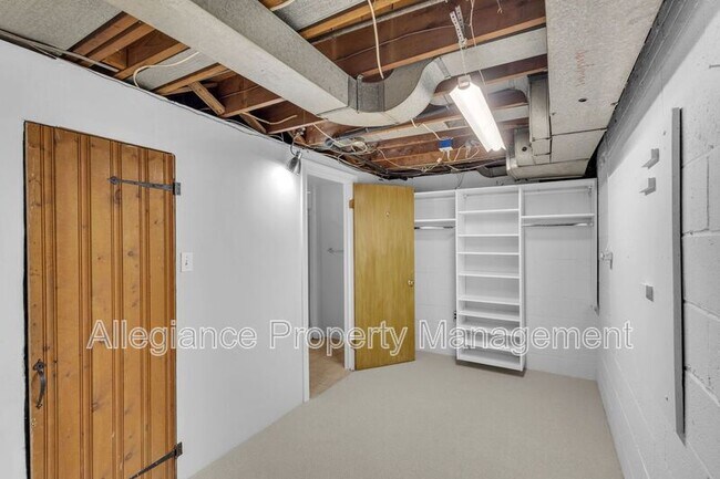 Building Photo - 3548 N Valley St