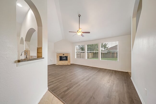 Building Photo - 18439 Sunrise Oaks Ct