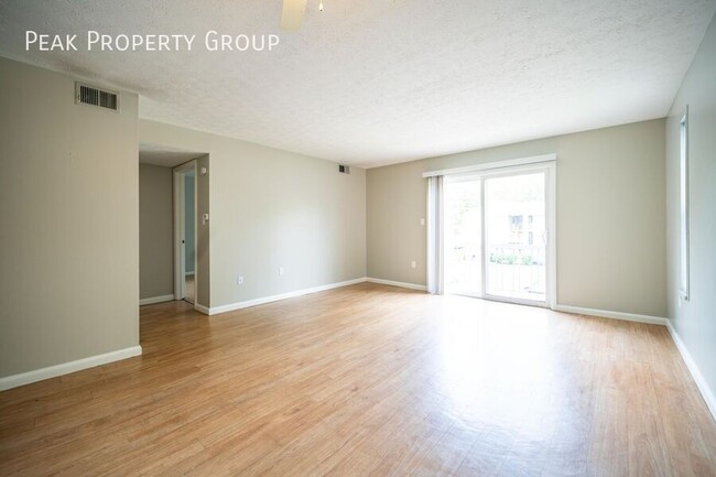 Building Photo - Available in May! Located on a quiet stree...