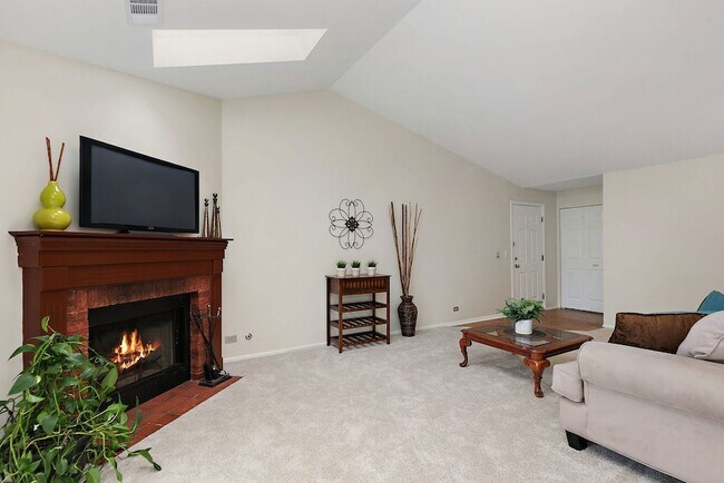 Building Photo - 2838 Meadow Ln
