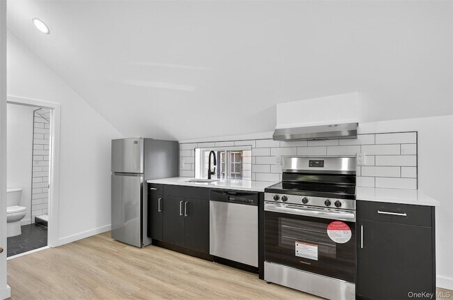 Building Photo - 165 W Main St