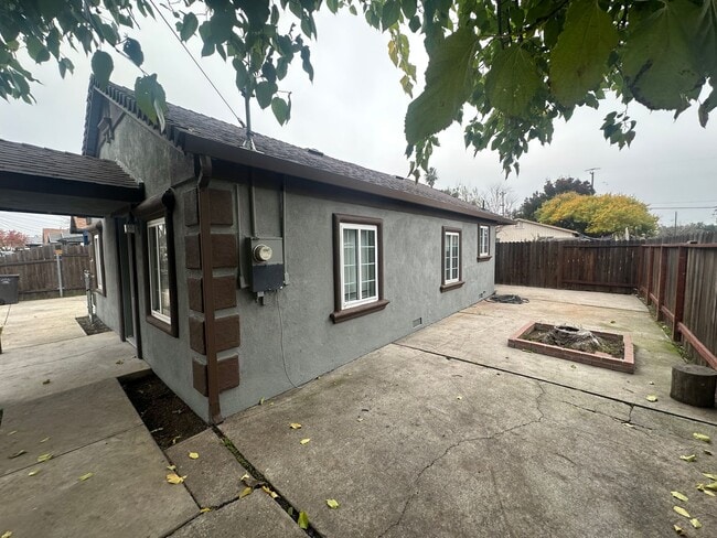 Building Photo - Remodeled 3 Bedroom, 2 Bathroom!
