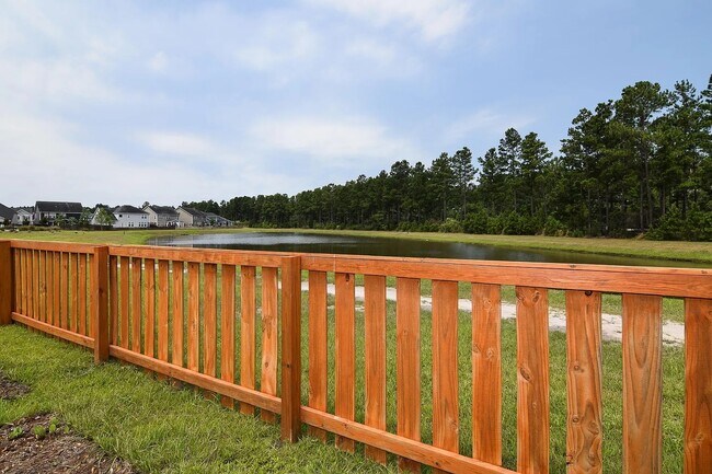 Building Photo - 422 Northern Red Oak Dr