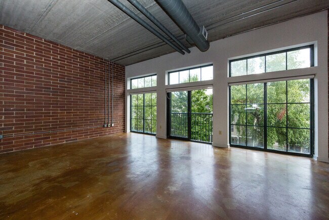 Building Photo - Amazing Industrial Studio at 626 N Graham!