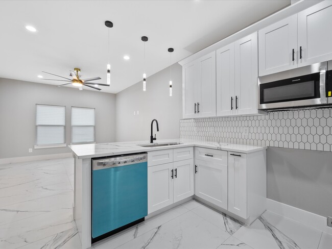 Building Photo - 9114 Everglade Dr