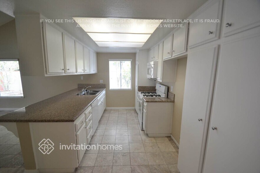 Building Photo - 2414 S Woodlark Dr