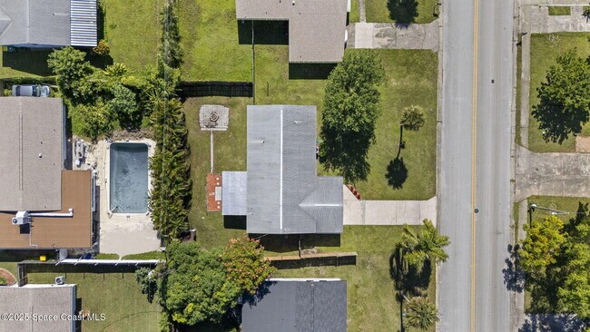 Building Photo - 818 Hampton Way