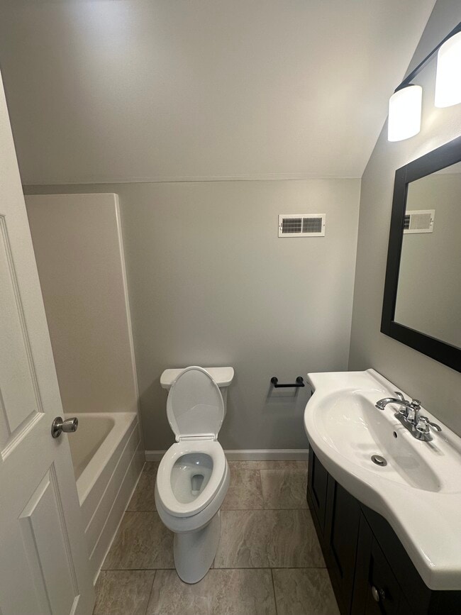 Building Photo - 325 W 15th St