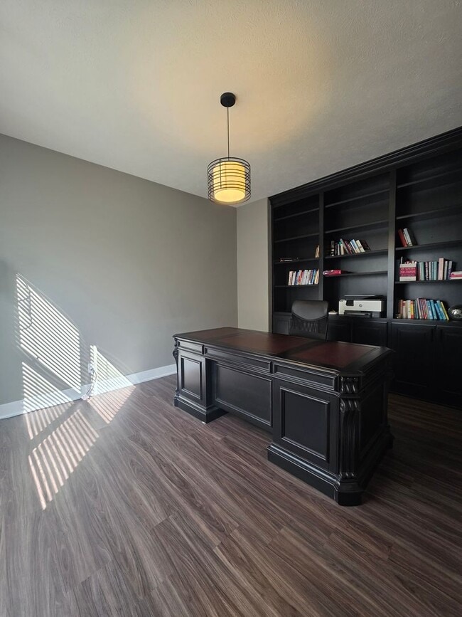 Building Photo - Executive Four Bedroom Rental w/ Office!