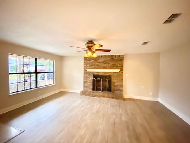 Building Photo - 361 Evergreen Pl