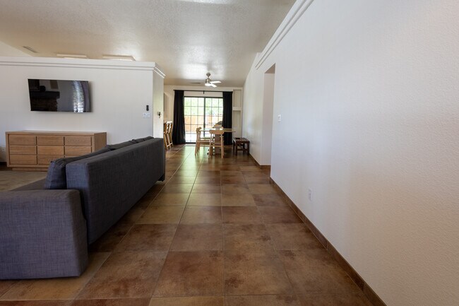 Building Photo - 7313 E Wren Dr