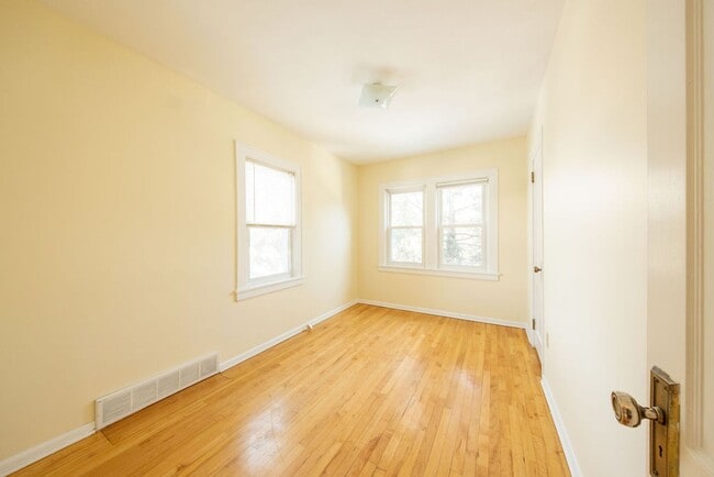 Building Photo - Jager Saratoga