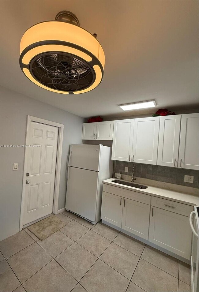 Building Photo - 620 SW 7th Ave