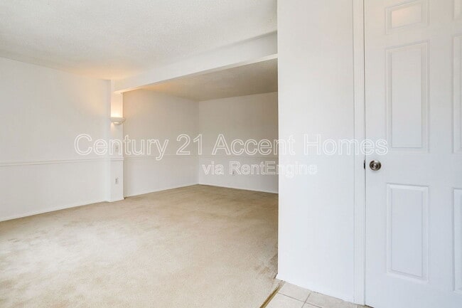Building Photo - 5328 Larochelle Ct