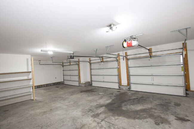 Building Photo - *Lease Special!* Fiber optic internet incl...