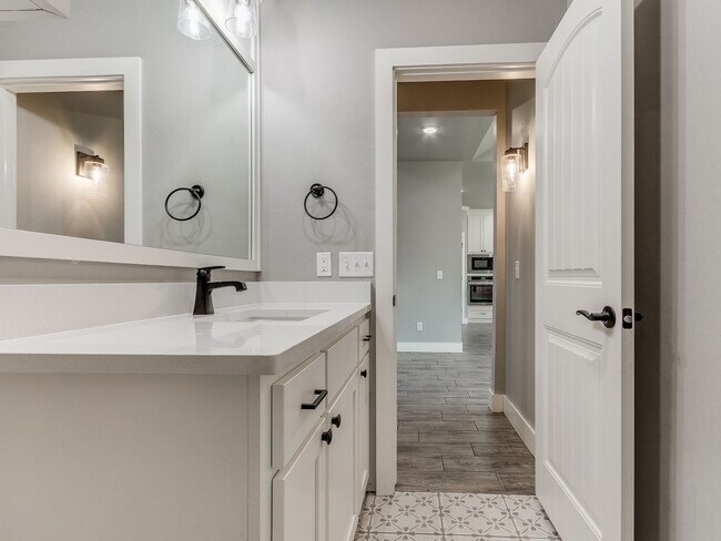 Building Photo - 3212 Hayven Cir