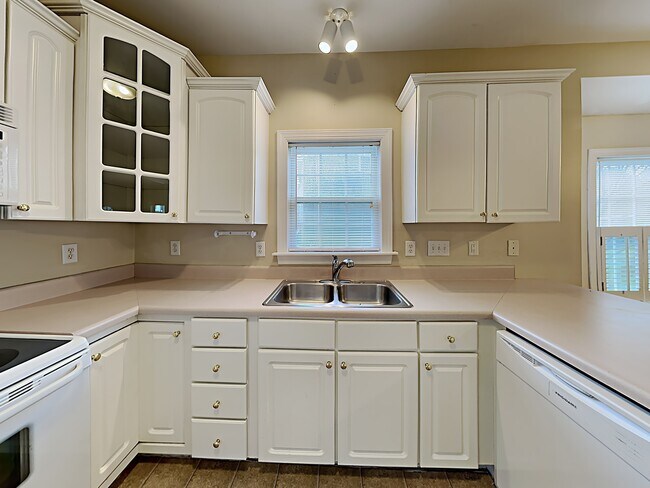 Building Photo - 304 Rose Petal Run