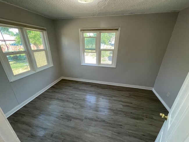 Building Photo - 2135 Eberlein Ave