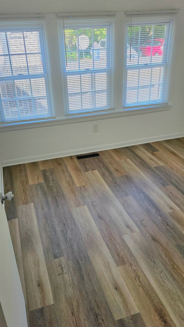Building Photo - Charming First-Floor Apartment on Gorgeous Camden Ave!