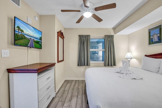 Building Photo - 3548 Alexandria Ave