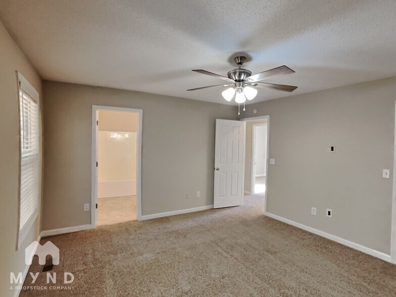 Building Photo - 107 Huntington Ct