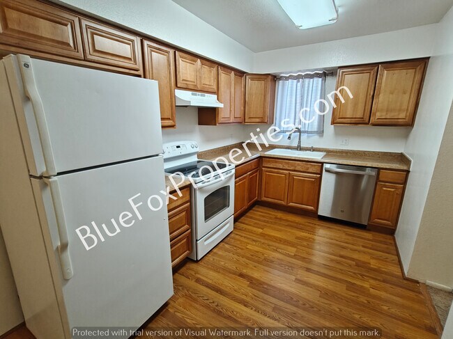 Building Photo - 3690 N Country Club Rd
