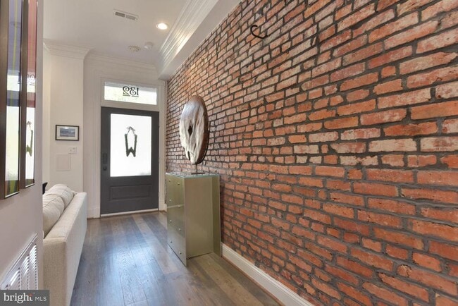 Building Photo - 132 Seaton Pl NW