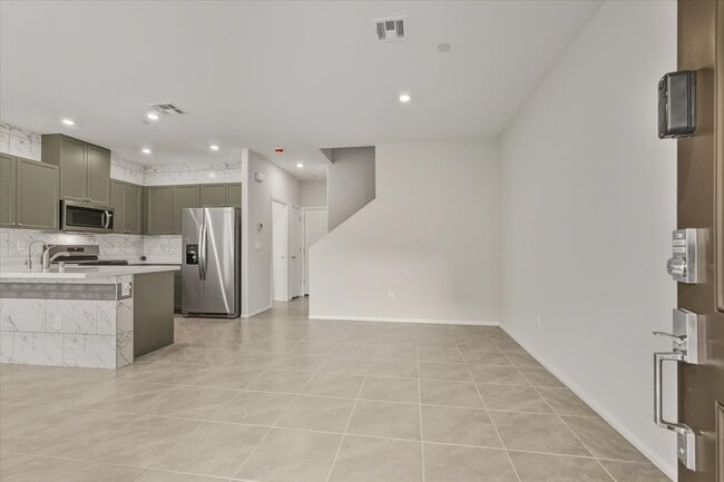 Building Photo - 1180 Heliodor Ave