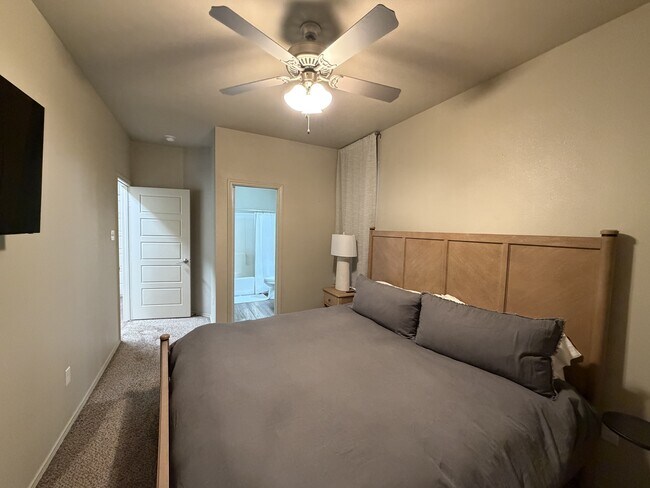 Building Photo - 2111 10th St