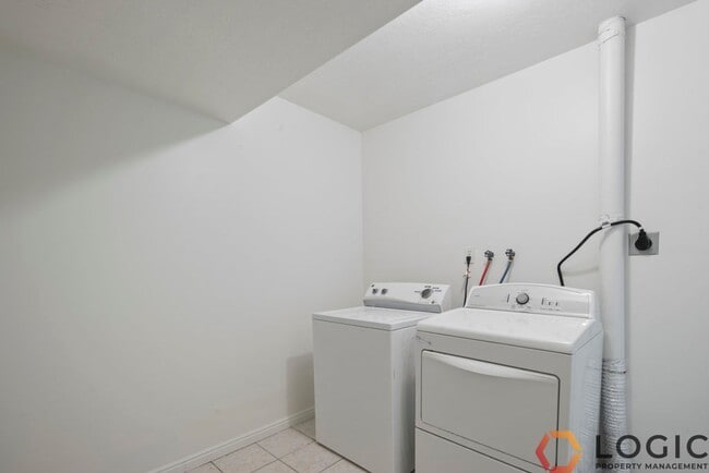 Building Photo - 126 W 475 S