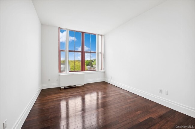 Building Photo - 1 Scarsdale Rd