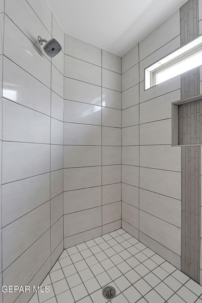 Building Photo - 12816 Linstead Ave