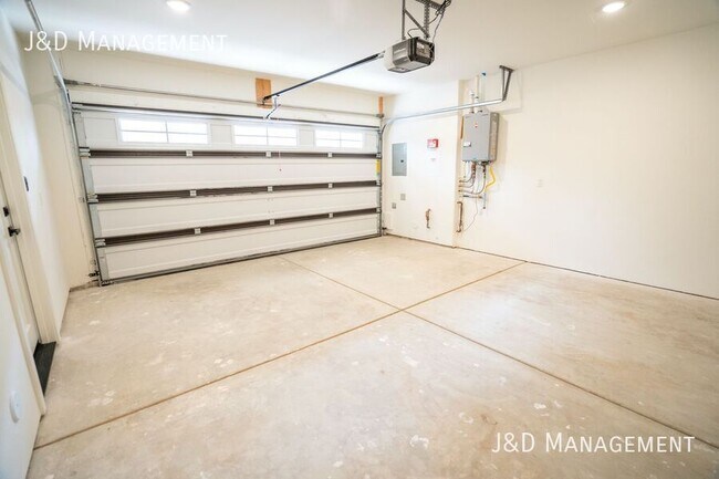 Building Photo - 1371 N Vulcan Ave