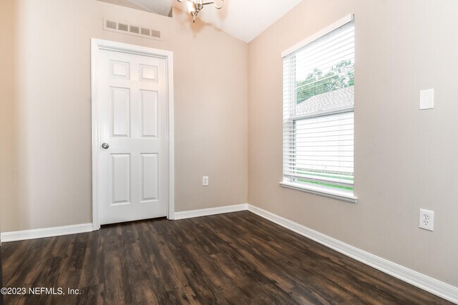 Building Photo - 2900 Stonegate Ln