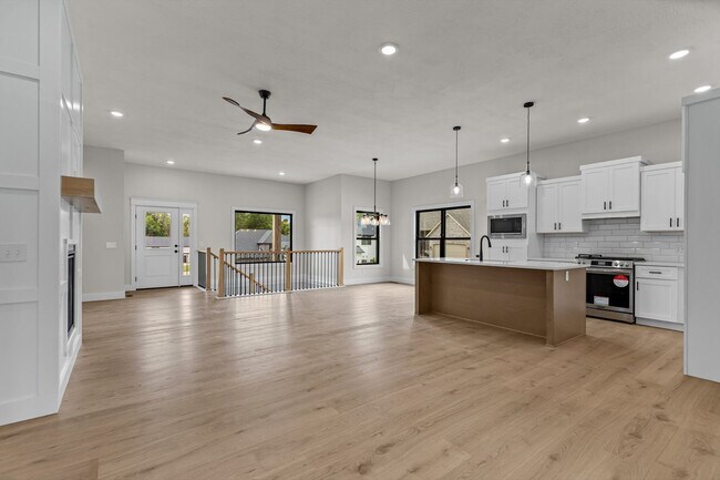 Building Photo - 702 S Thornridge Dr