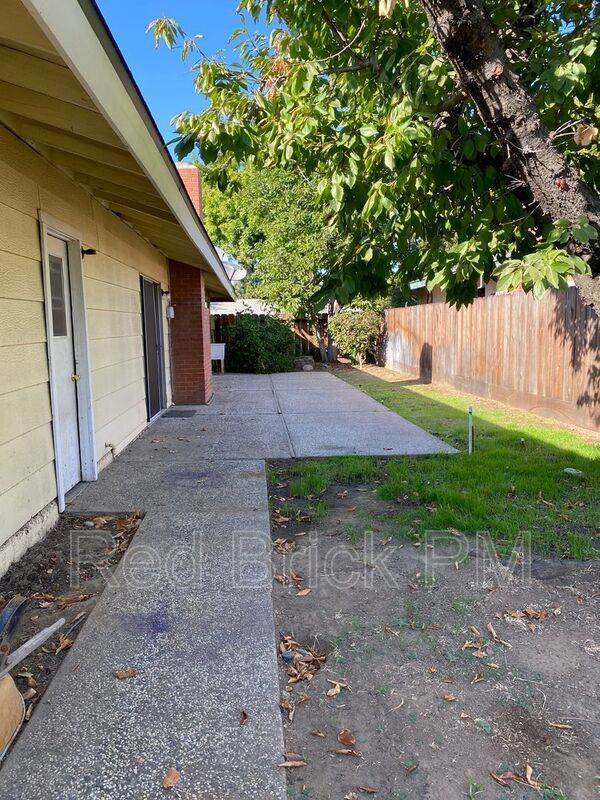 Building Photo - 2998 Sequoia Dr