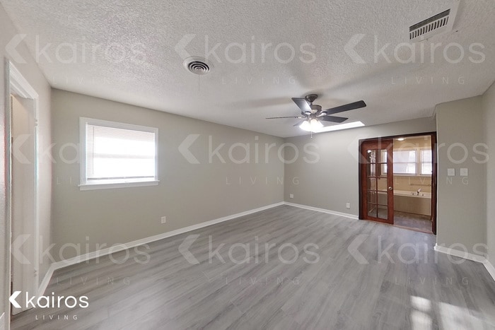 Building Photo - 2813 James Louis Dr