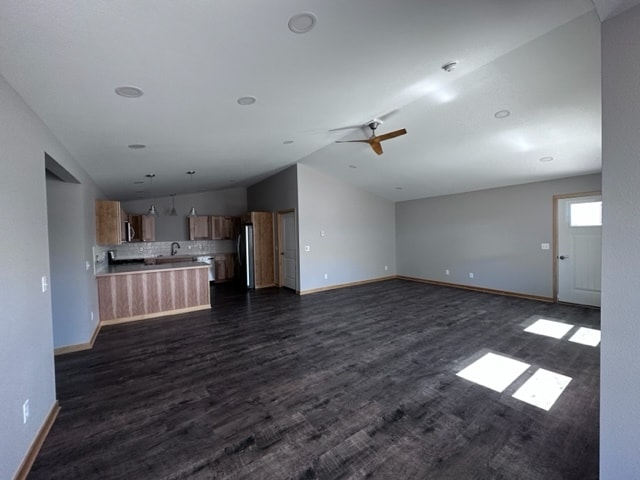 Building Photo - 404 Walnut Ct E