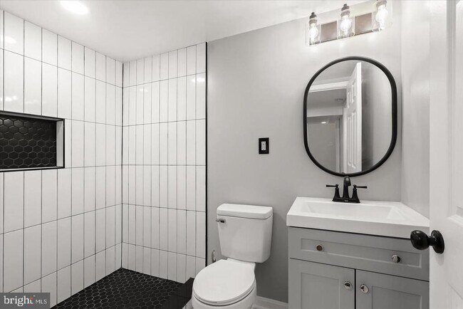 Building Photo - 517 Winters Ln