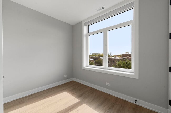 Building Photo - 2351 W Flournoy St