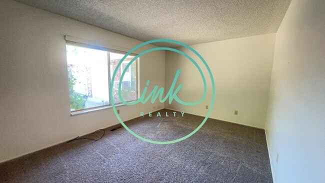 Building Photo - Duplex Unit for Rent in Carson City