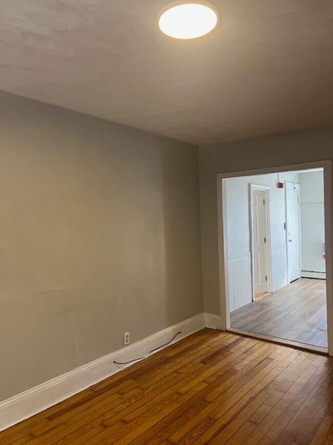 Building Photo - 31 Beecher St