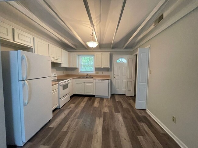 Building Photo - Nice 2 bedroom, 2 bath duplex